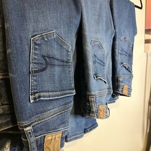 Abercrombie & Fitch Women's Light Blue Cropped Jeans